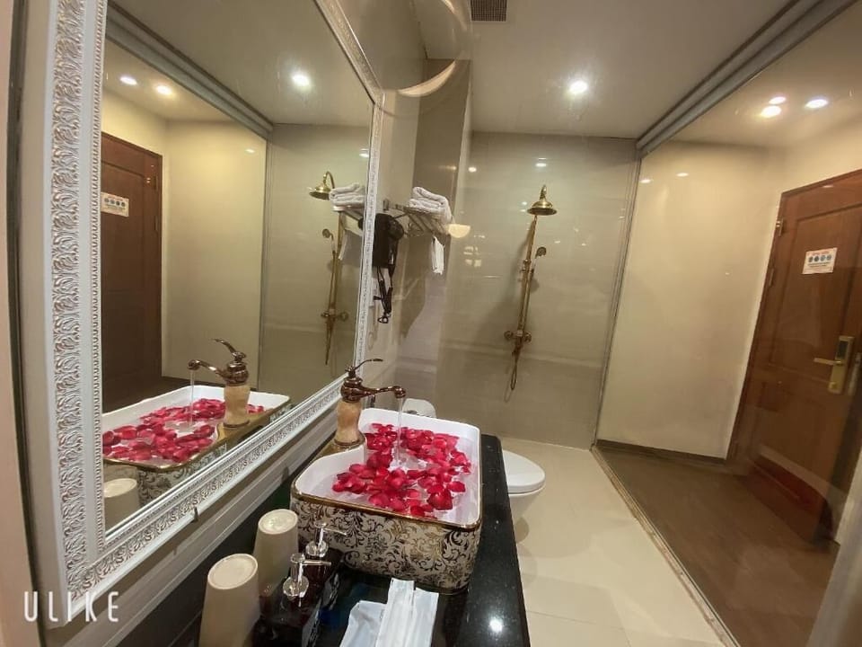 Standard Room | Bathroom
