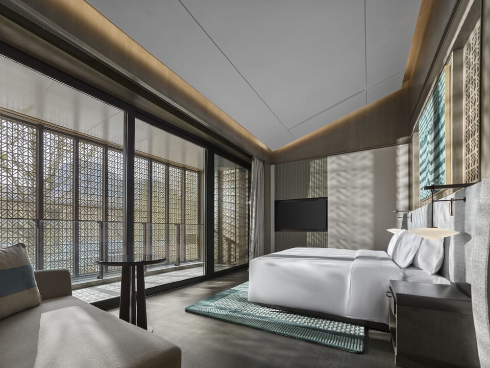 Suite, Mountain View | Premium bedding, down comforters, pillowtop beds, free minibar items