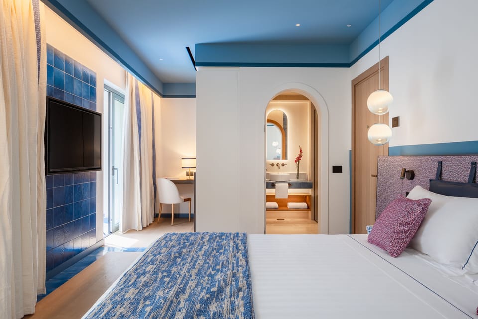 Deluxe Garden View | Premium bedding, down comforters, in-room safe, blackout drapes