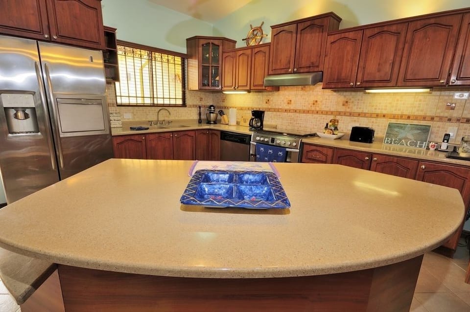 Condo, 4 Bedrooms | Private kitchen | Coffee/tea maker, fridge, oven, toaster