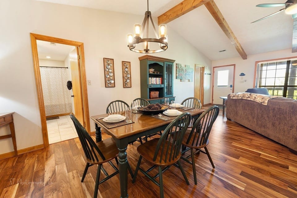 Cabin, 2 Bedrooms | Dining