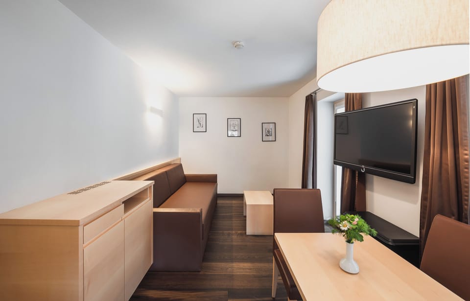 Junior Suite | Living area | Flat-screen TV