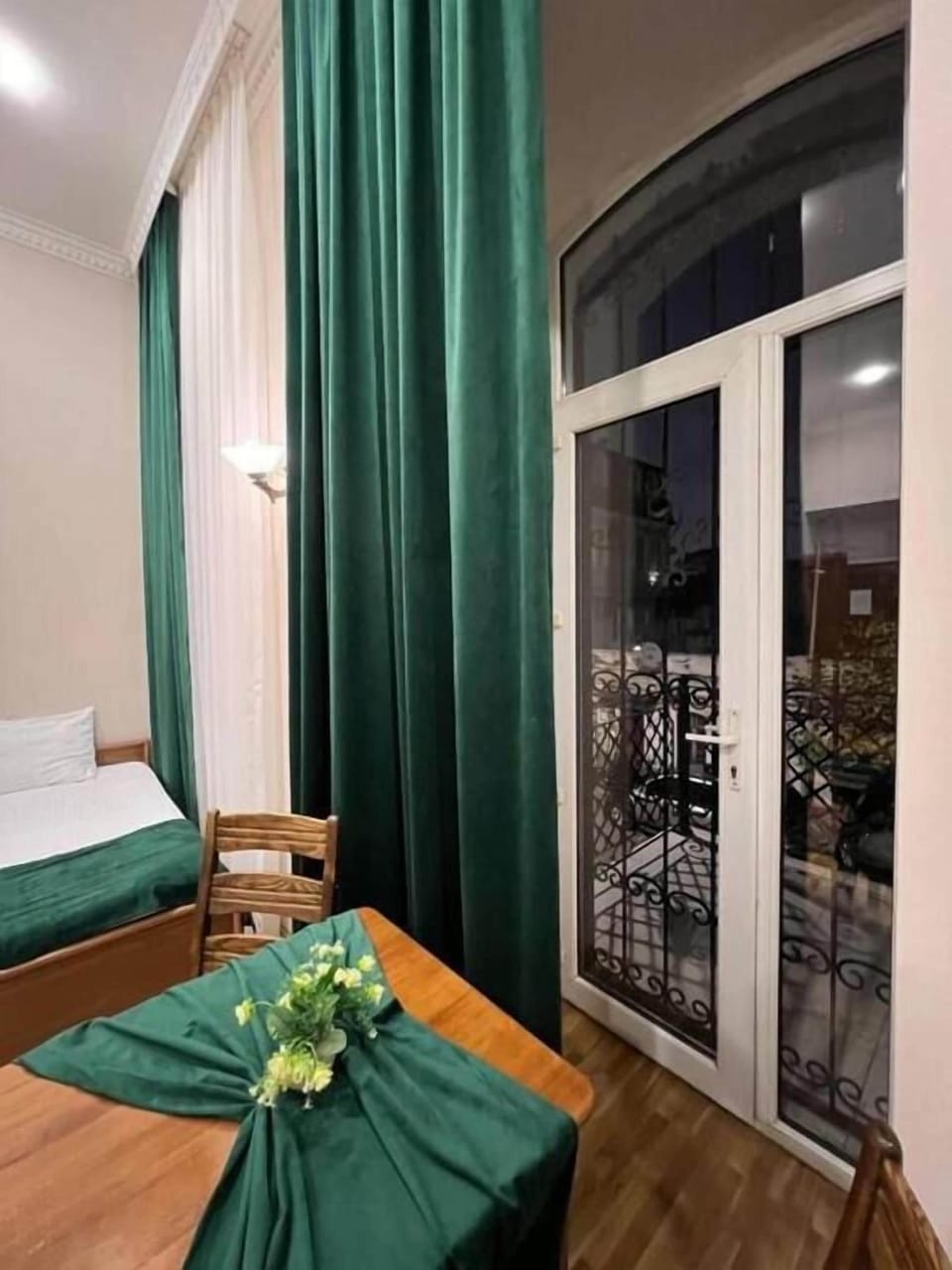 Family Triple Room | Desk, free WiFi, bed sheets