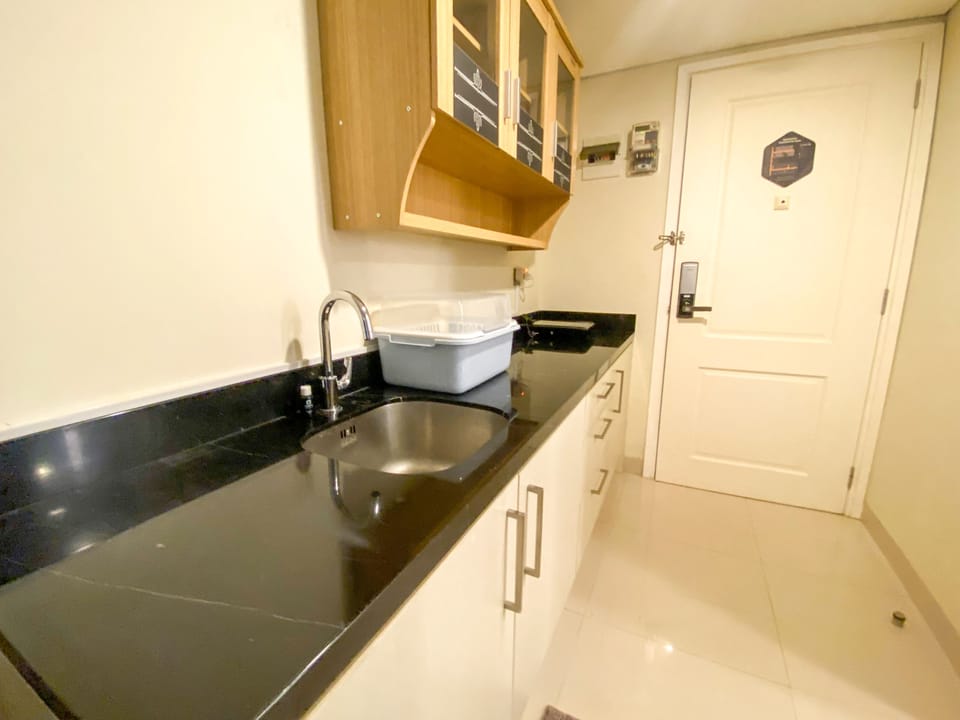 Studio | Private kitchen | Full-size fridge, stovetop