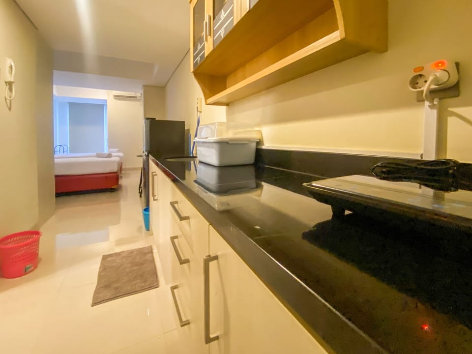 Studio | Private kitchen | Full-size fridge, stovetop