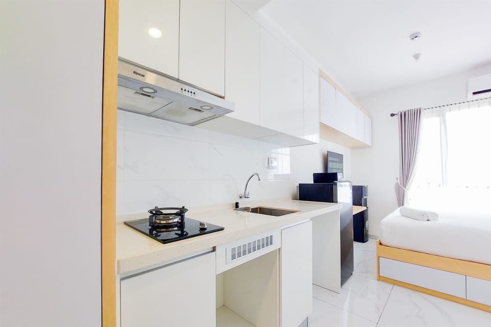 Studio | Private kitchen | Full-size fridge, stovetop