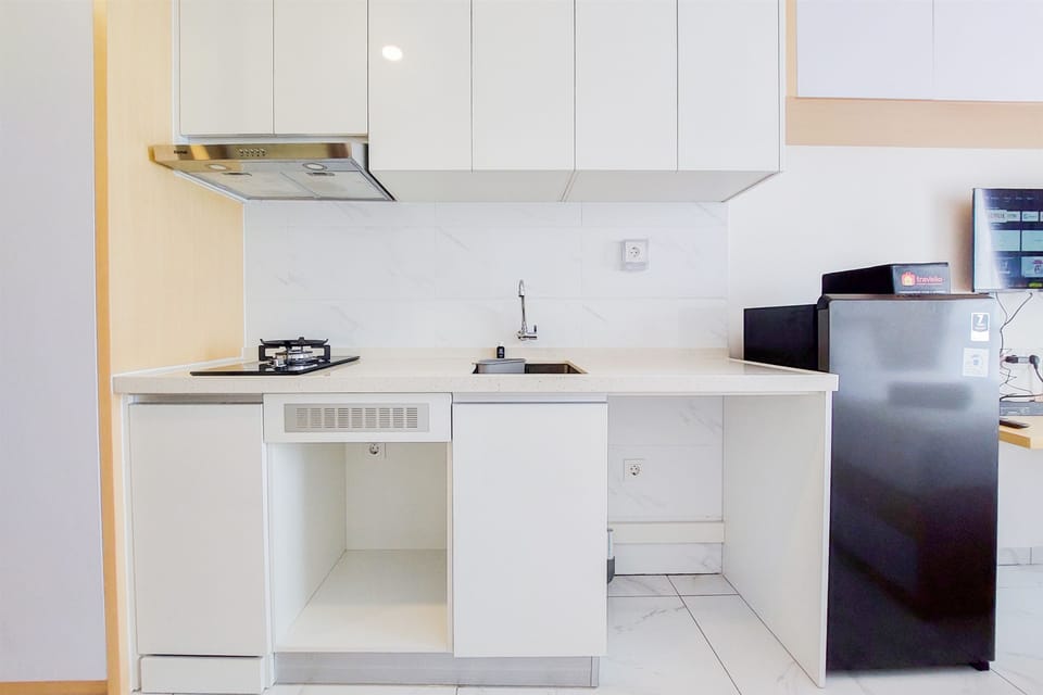 Studio | Private kitchen | Full-size fridge, stovetop