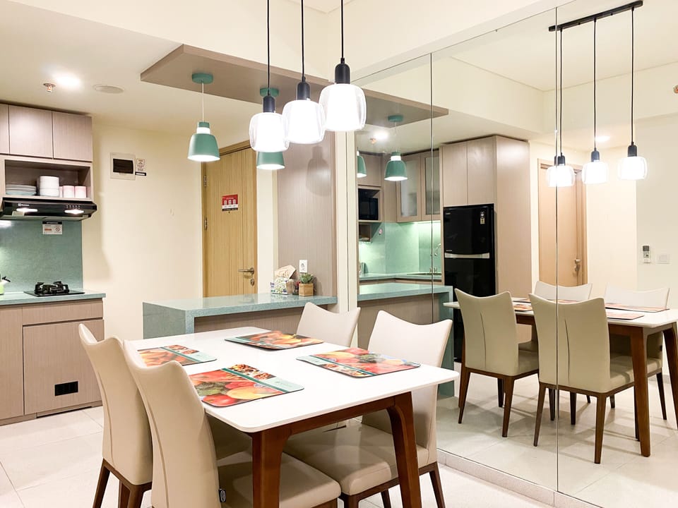 Apartment | Private kitchen | Full-size fridge, stovetop