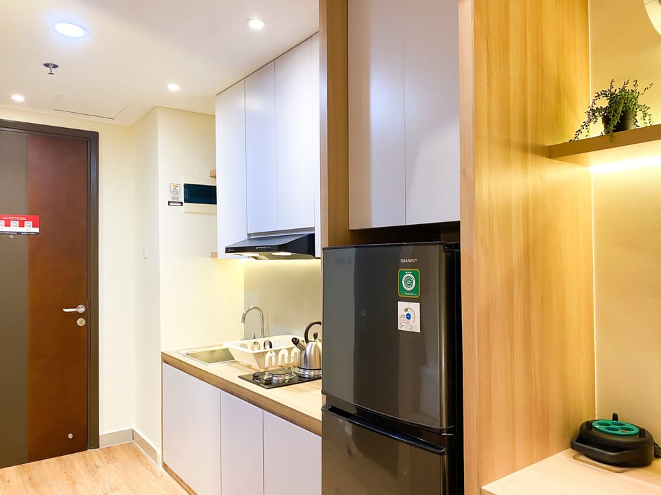 Studio | Private kitchen | Full-size fridge, stovetop
