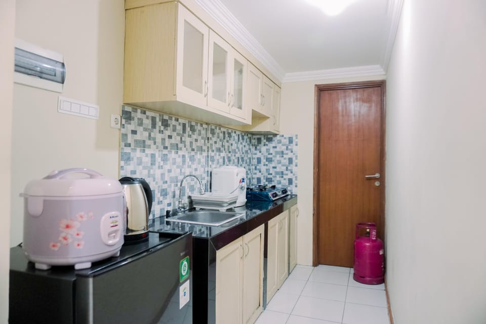 Apartment | Private kitchen | Full-size fridge, stovetop
