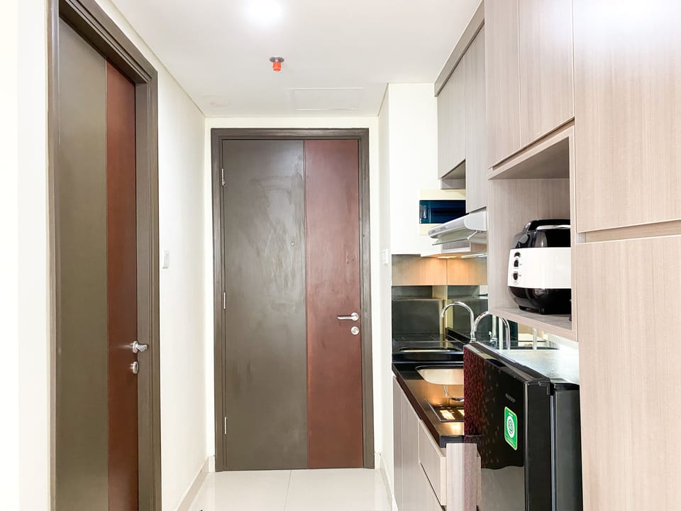 Studio | Private kitchen | Full-size fridge, stovetop