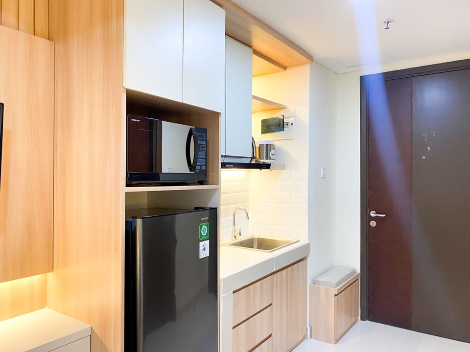 Studio | Private kitchen | Full-size fridge, stovetop