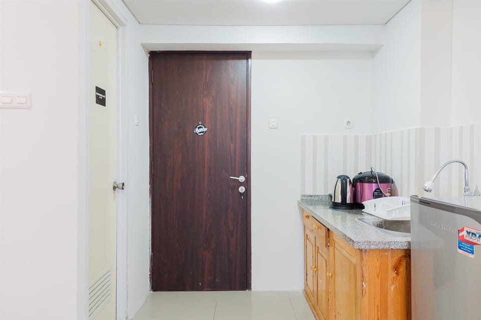 Studio | Private kitchen | Full-size fridge, stovetop
