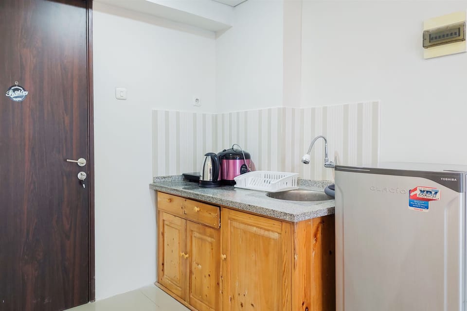 Studio | Private kitchen | Full-size fridge, stovetop