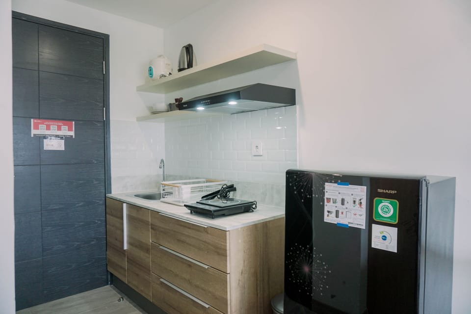 Studio | Private kitchen | Full-size fridge, stovetop
