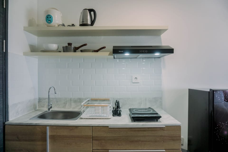 Studio | Private kitchen | Full-size fridge, stovetop