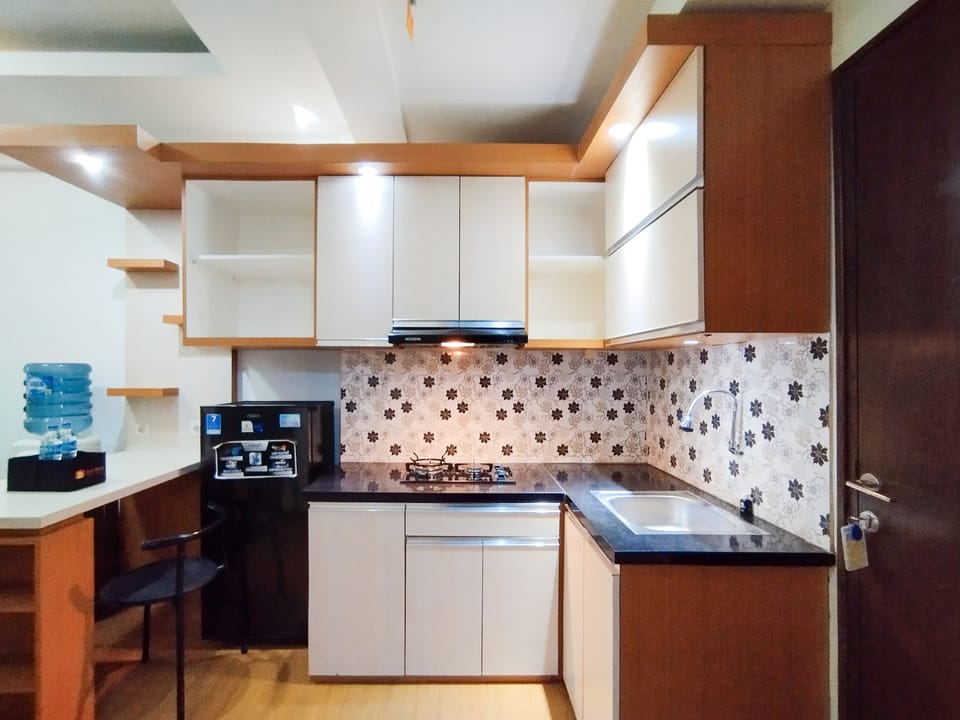 Apartment | Private kitchen | Full-size fridge, stovetop