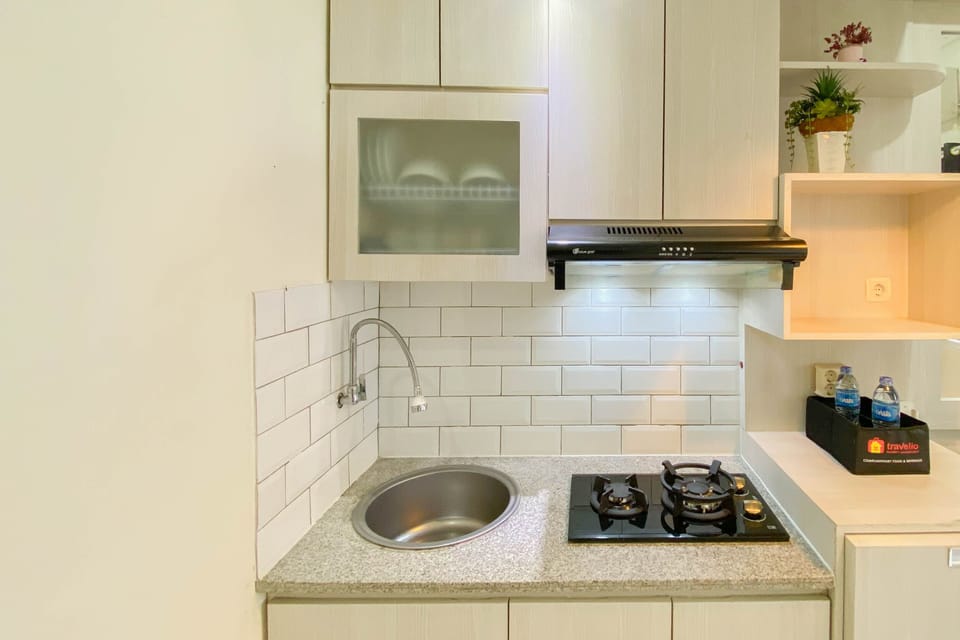 Apartment | Private kitchen | Full-size fridge, stovetop