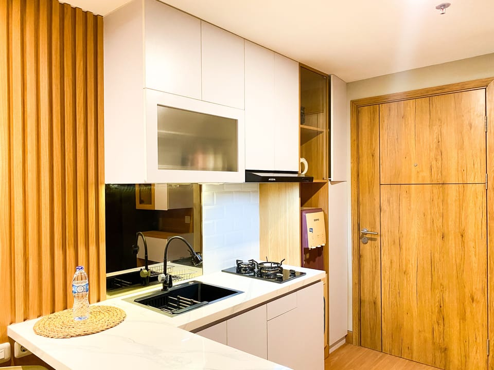 Apartment | Private kitchen | Full-size fridge, stovetop