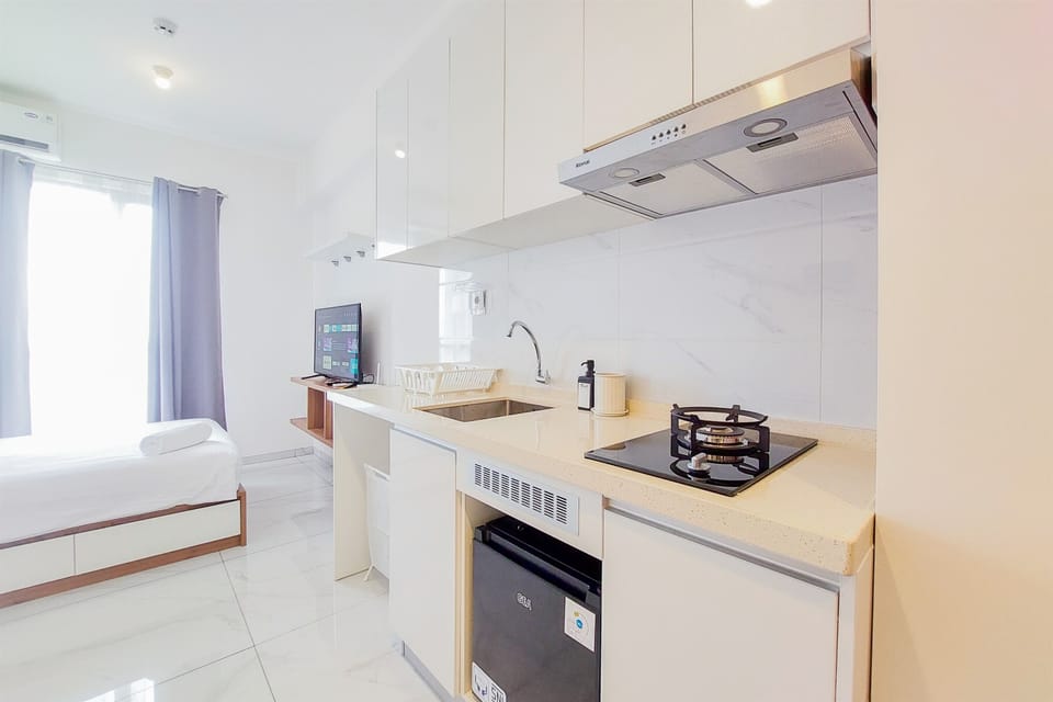 Studio | Private kitchen | Full-size fridge, stovetop