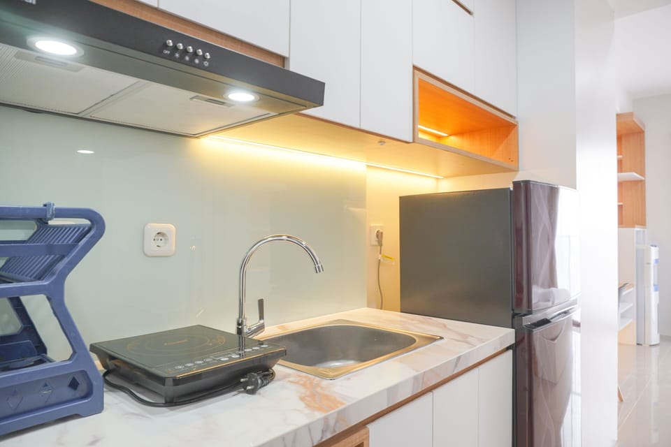 Studio | Private kitchen | Full-size fridge, stovetop