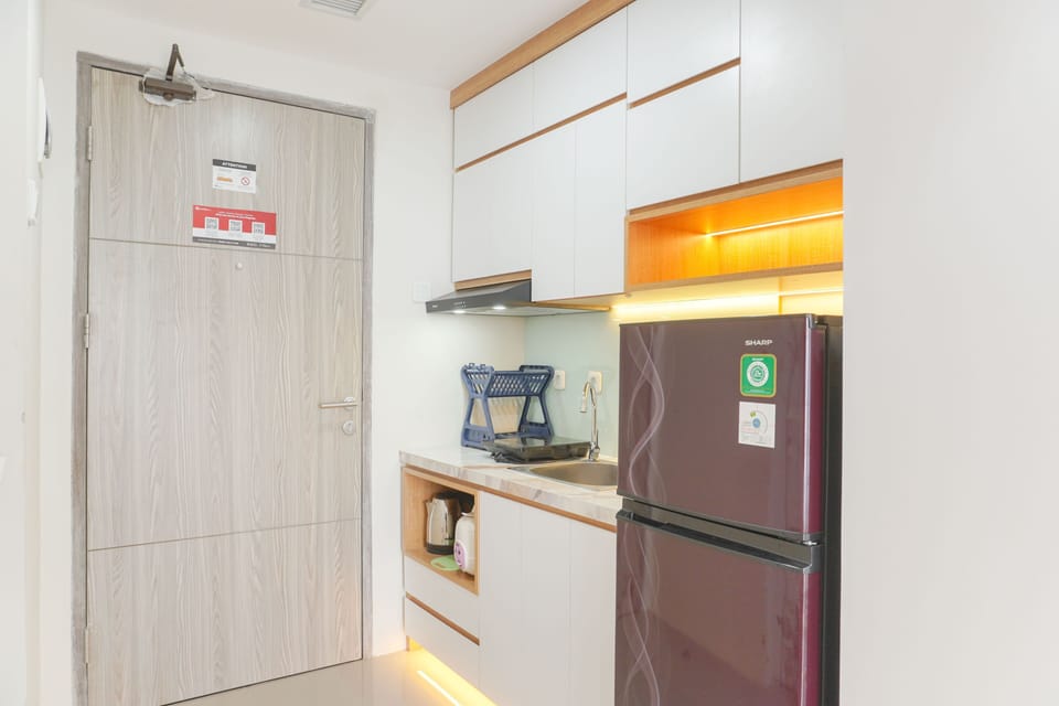 Studio | Private kitchen | Full-size fridge, stovetop