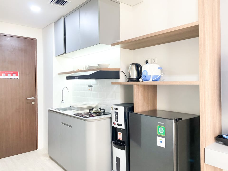 Studio | Private kitchen | Full-size fridge, stovetop
