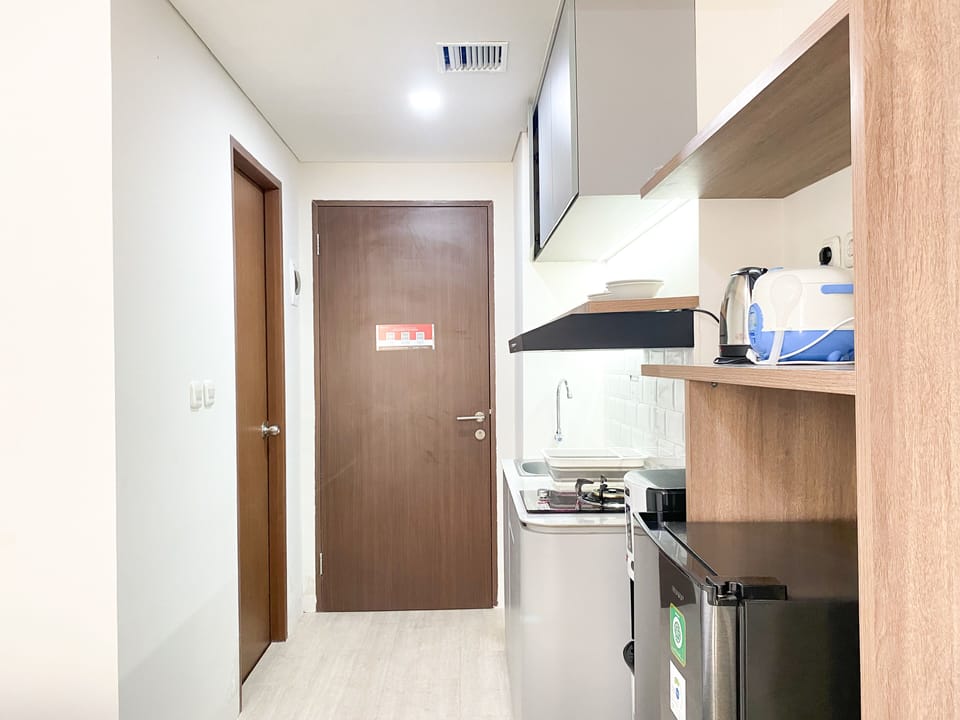 Studio | Private kitchen | Full-size fridge, stovetop