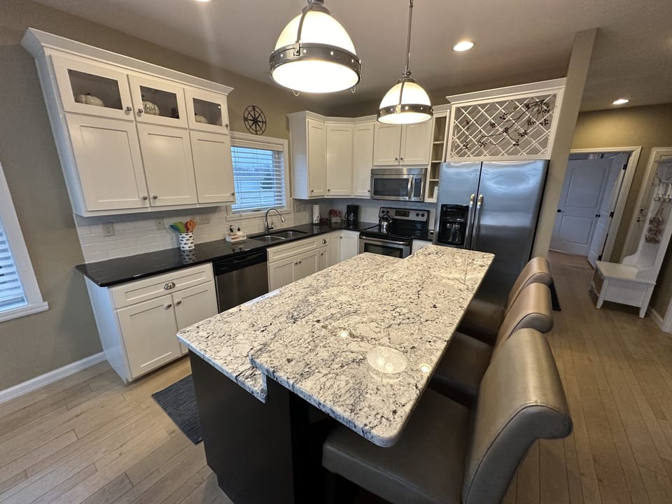 Luxury Condo | Private kitchen | Microwave