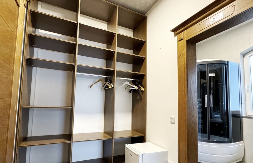 Elite Room, Terrace, Pool View | In-room safe, free cribs/infant beds, bed sheets