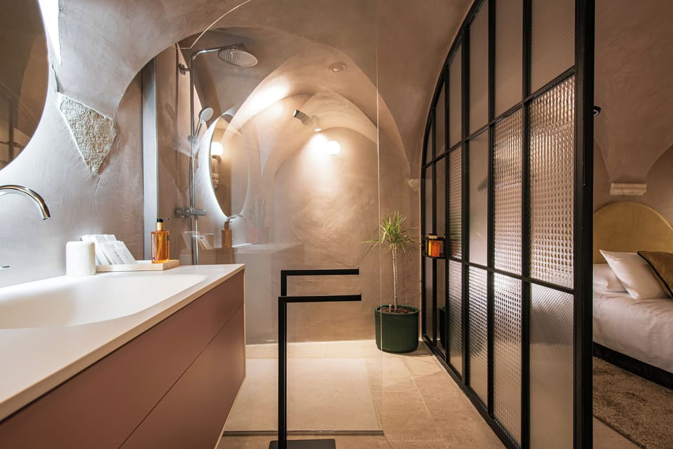 Basic Room | Bathroom | Shower, designer toiletries, hair dryer, bathrobes
