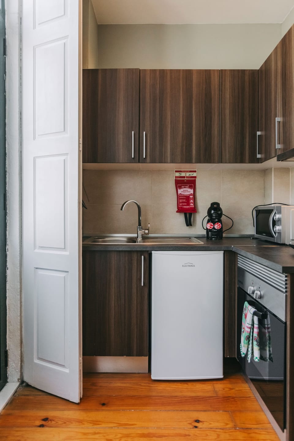 Basic Apartment, 2 Twin Beds | Private kitchen