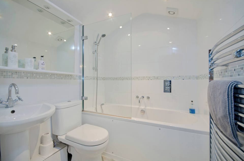 Seaview Regency Apartment With Private Parking Apartment in Brighton