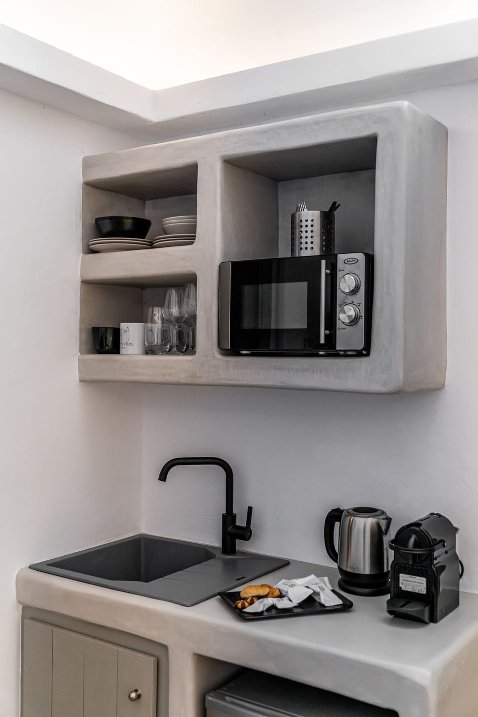 Fridge, stovetop, electric kettle, toaster