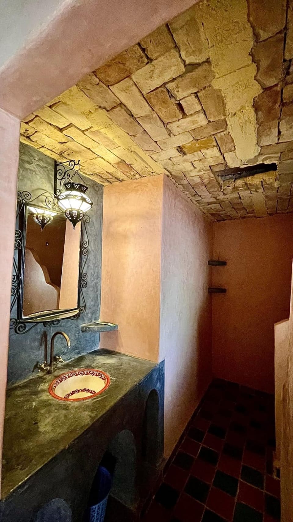 Basic Single Room | Bathroom