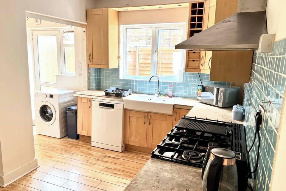 House | Private kitchen | Fridge, microwave, oven, stovetop