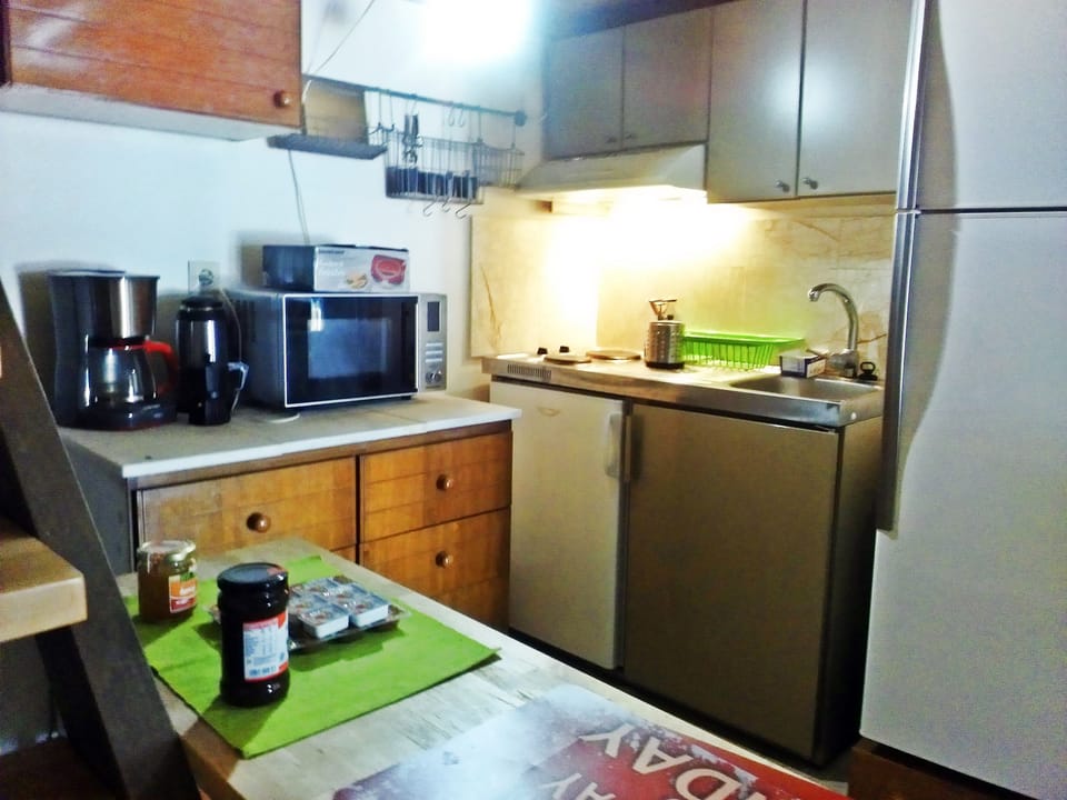 House, 2 Bedrooms, Smoking, Patio | Interior