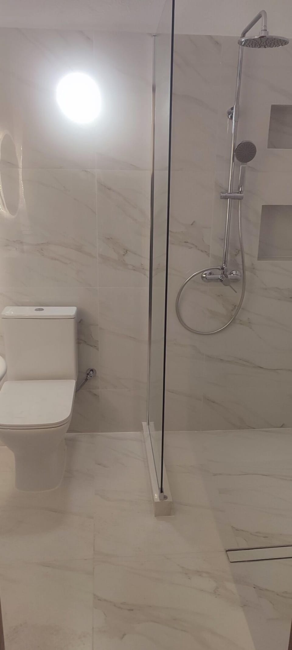 Rainfall showerhead, hair dryer, towels