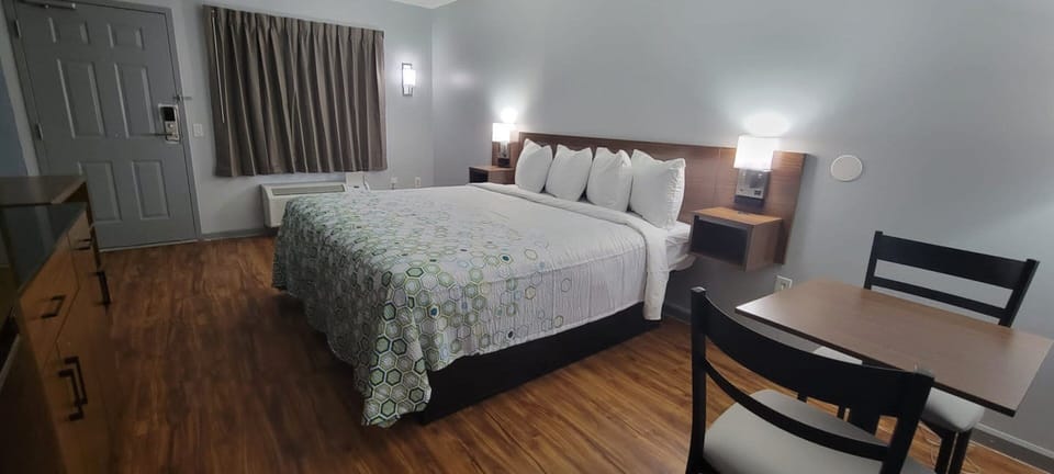 WiFi (free), bed sheets