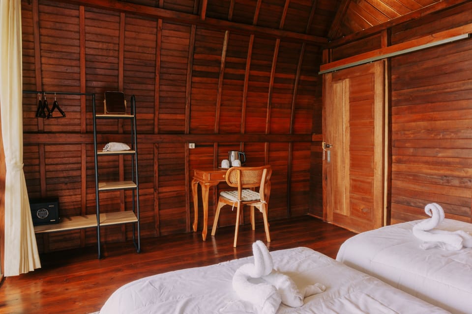 Deluxe Villa, 1 Bedroom | 1 bedroom, hypo-allergenic bedding, in-room safe, desk