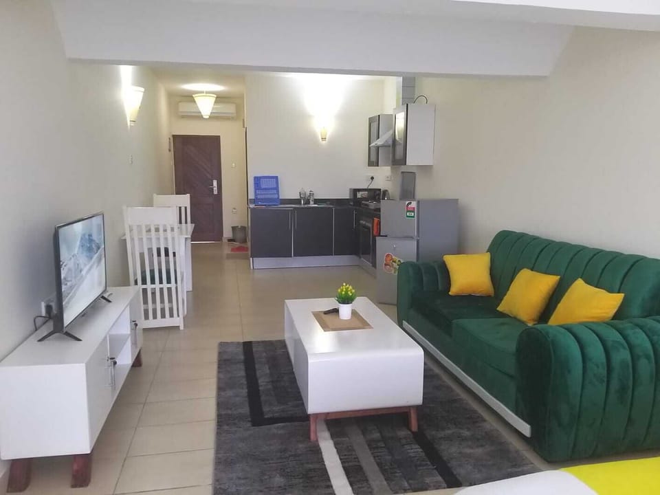 Comfort Studio | Living area | 24-inch Smart TV with digital channels