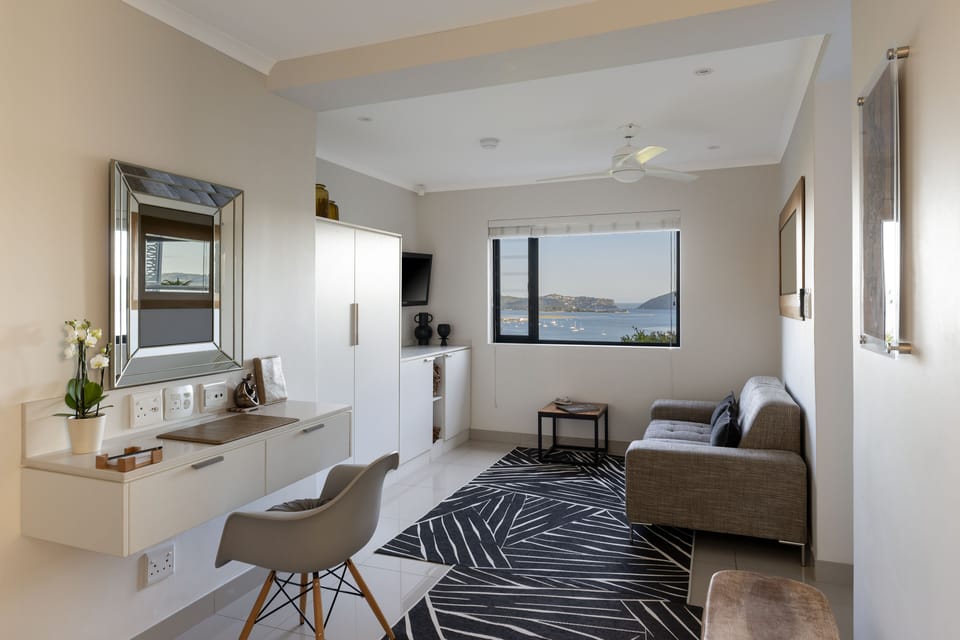 THE BLOEM SUITE FIVE  | Premium bedding, free minibar items, in-room safe, desk