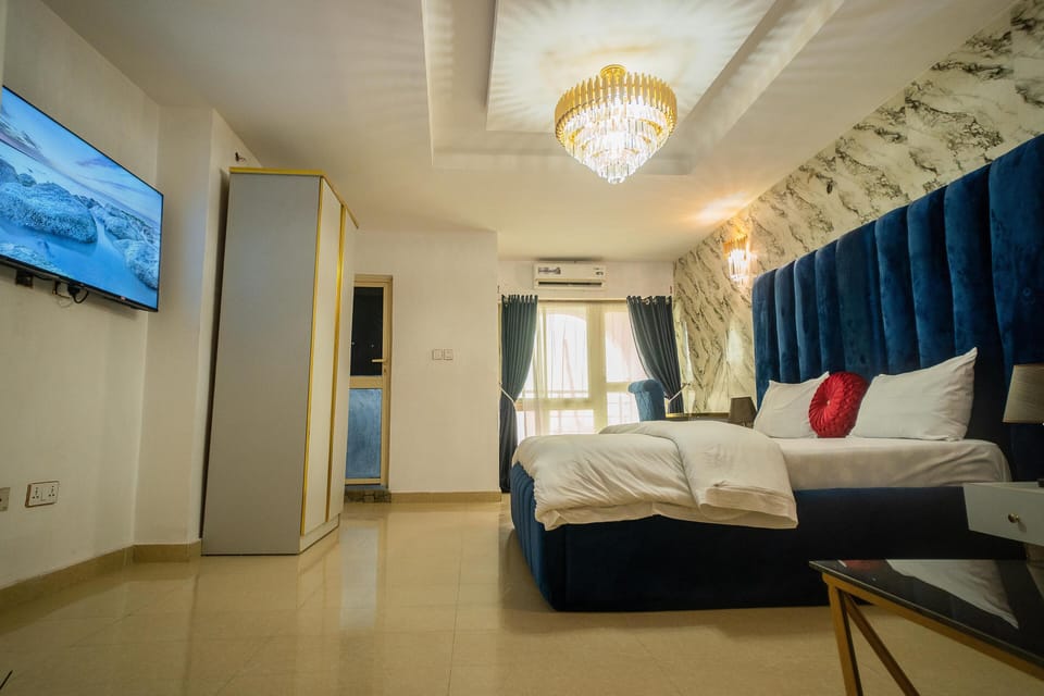 Luxury Room | 1 bedroom, desk, blackout drapes, free WiFi