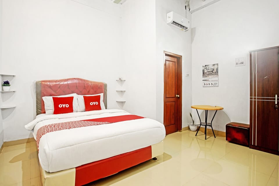 Standard Double Room | Desk, WiFi (free), bed sheets