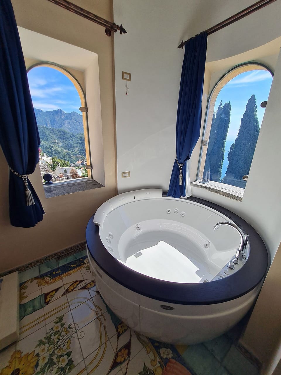Private spa tub