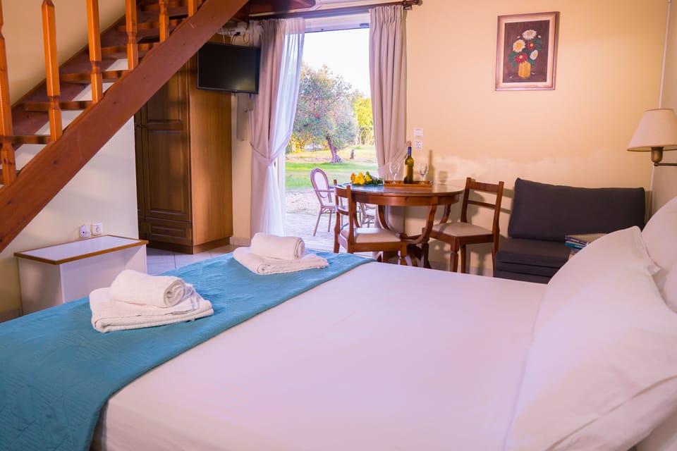 Duplex | 1 bedroom, in-room safe, desk, free WiFi