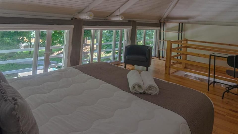 Soundproofing, free WiFi, bed sheets