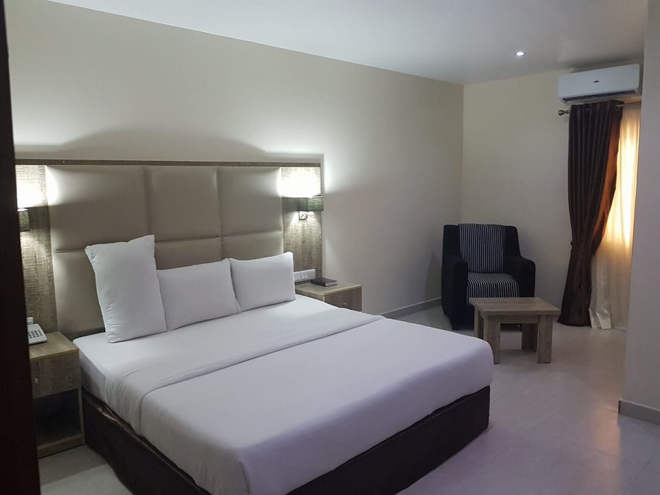 Signature Room | 1 bedroom, free WiFi