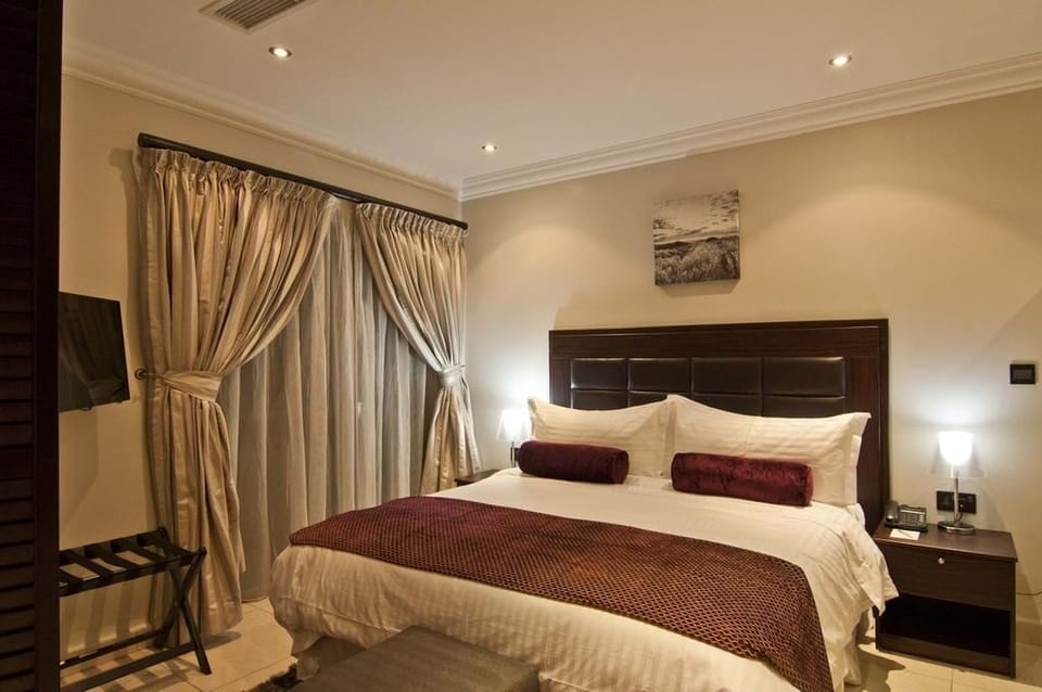 Luxury Room | 1 bedroom, individually decorated, individually furnished, desk