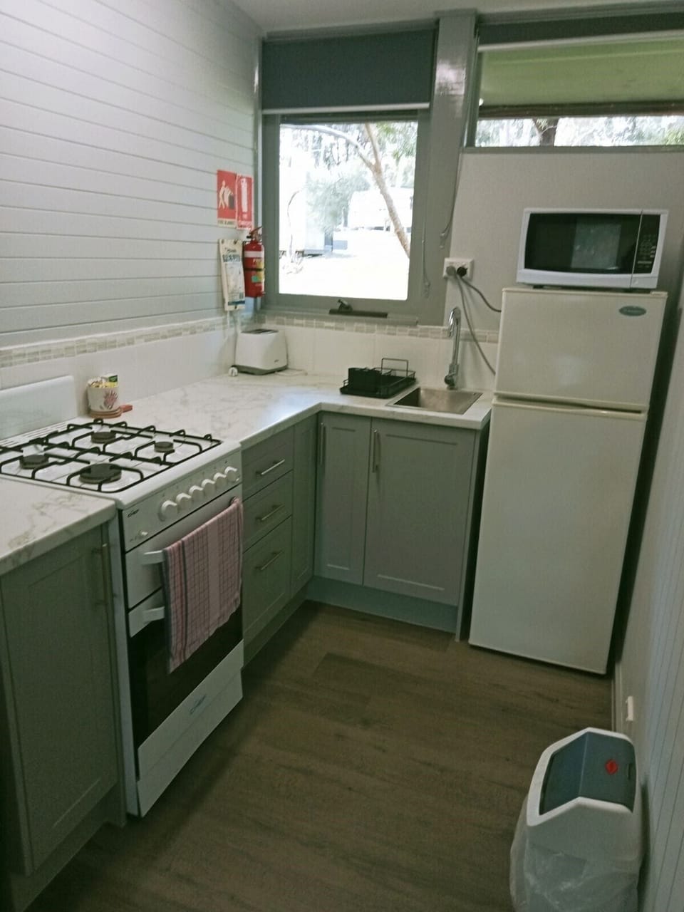 Studio Style Log Flat | Private kitchen | Fridge, microwave, oven, electric kettle
